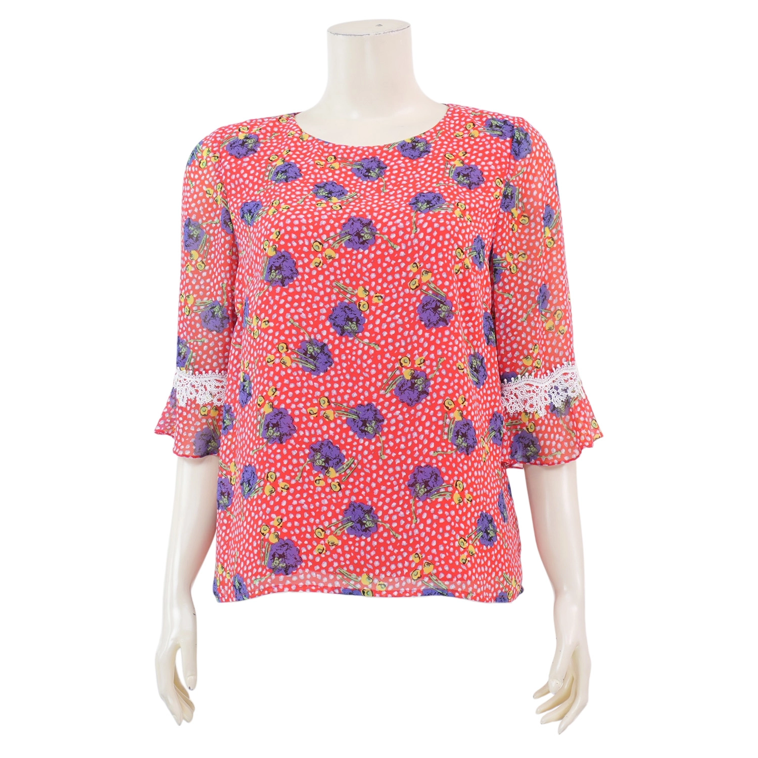 เรอ๊อง เสื้อเบลาส์คอปาด แขนยาว 3 ส่วน แต่งระบาย ผ้าชีฟองสีแดง พิมพ์ลายดอกไม้