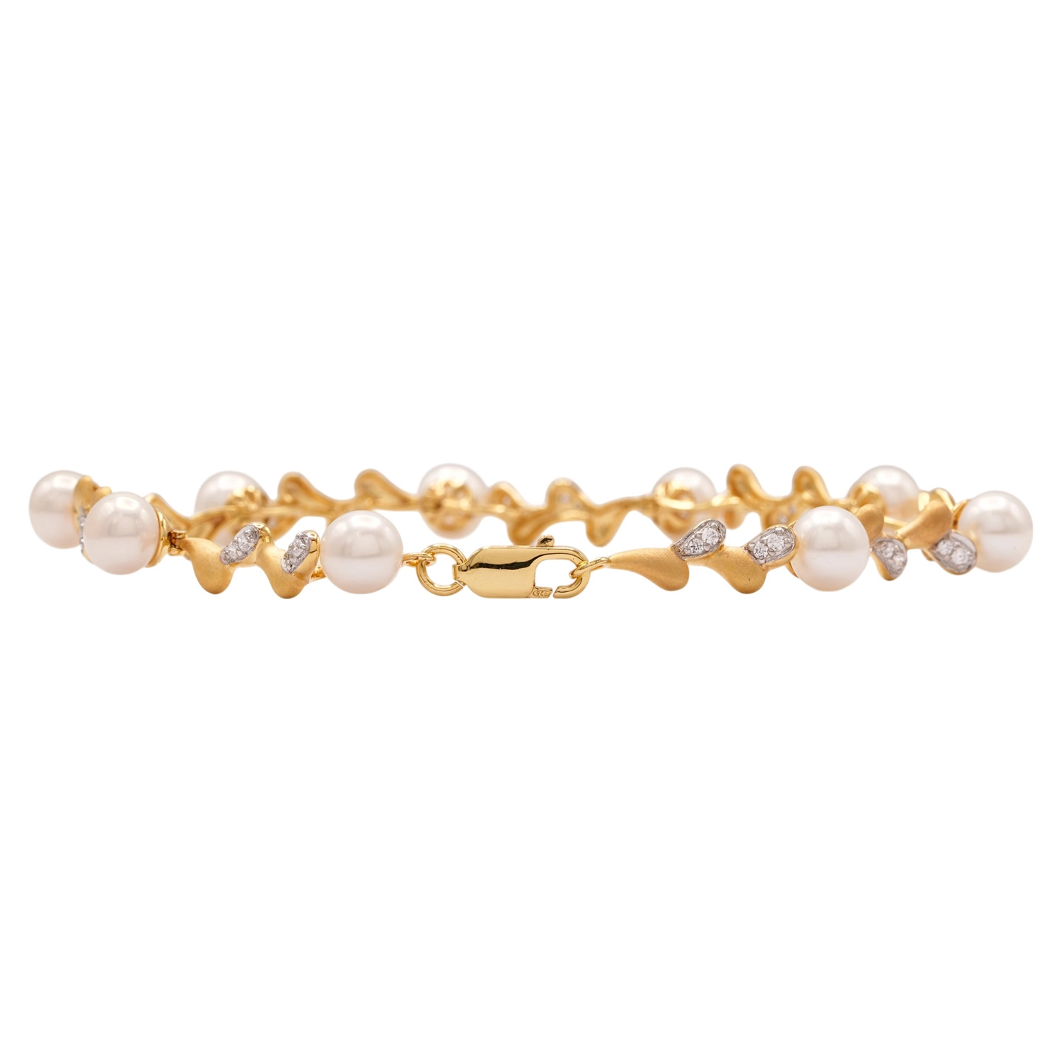 รัสเซลล์ แฟมิลี่ สร้อยข้อมือเงิน925 ชุบทอง10K ประดับมุกน้ำจืด และเพชร CZ สีขาว - Image 4
