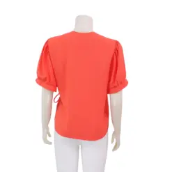 อะมิร่า เสื้อเบลาส์คอวี แขนสั้นทรงบอลลูน ผ้าชีฟองโดบี้ - Image 2
