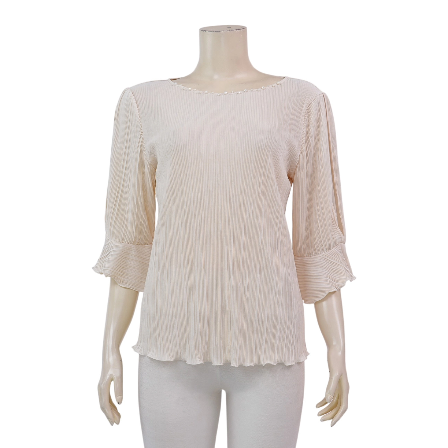 มิกิโกะ เสื้อเบลาส์คอปาด แขนกระบอกยาว 3 ส่วน แต่งระบาย ผ้าพลีทแฟนซี