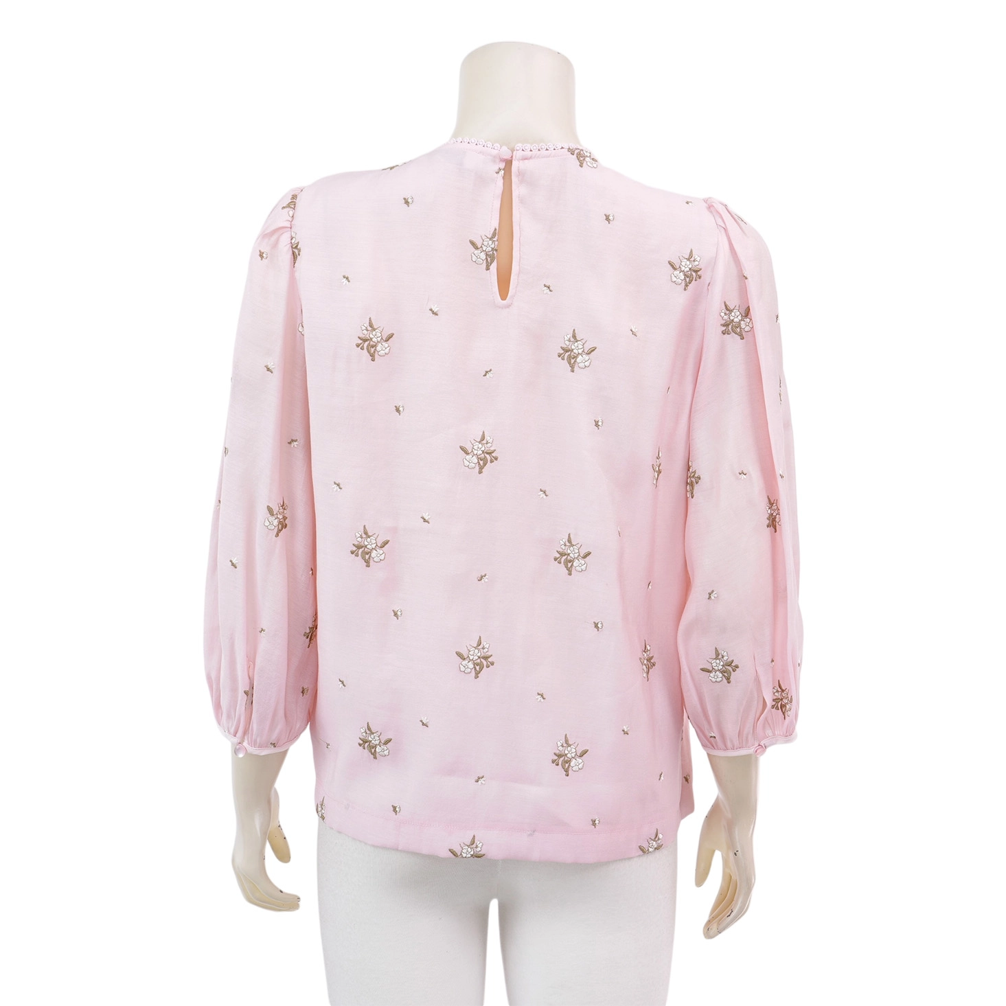 ไอ ไอ เอ็ม เค เสื้อเบลาส์คอกลม แขนพองยาว 5 ส่วน ผ้าทอเนื้อซิลกี้ปักลาย - Image 3
