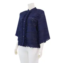 เซ้าท์ แฟบริค เสื้อคอจีน แต่งระบายสาบหน้า แขนยาว 4 ส่วน ผ้าลูกไม้สีกรมท่า - Image 2